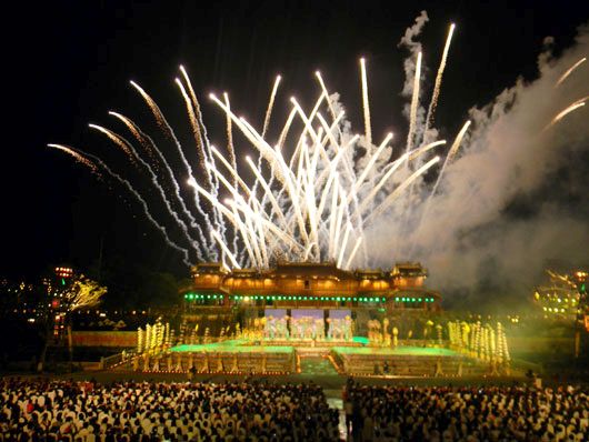 Khai mạc Năm du lịch quốc gia các tỉnh duyên hải Bắc Trung Bộ và Festival Huế 2012 