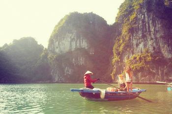 Hạ Long (Quảng Ninh) quyến rũ và mới lạ trên trang web nước ngoài