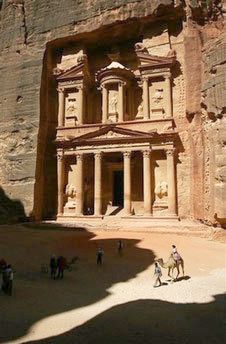 Pháo đài cổ Khazneh và Petra của Jordani