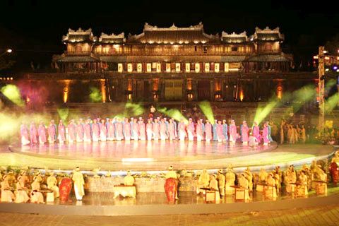 Tour mới: Thăm di sản miền Trung và dự Festival Huế 2010 