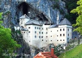 Độc đáo lâu đài Predjamski (Slovenia)