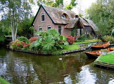 Giethoorn (Hà Lan) – Ngôi làng đẹp như tranh vẽ