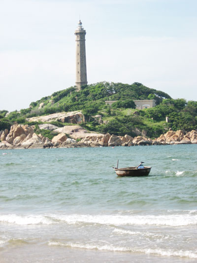 Tham quan ngọn hải đăng cổ nhất  Đông Nam Á ở Bình Thuận