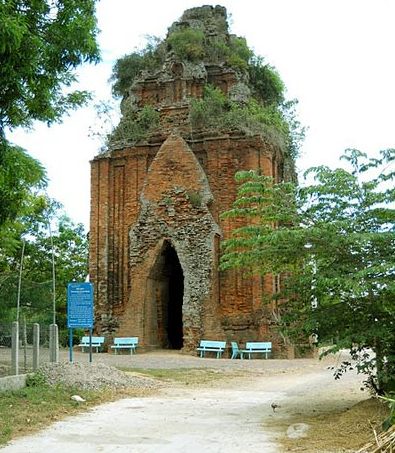 Tham quan tháp Bình Lâm  - Bình Định