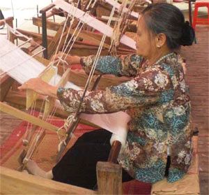 Hội thi dệt vải ở Cầu Lim – Bắc Ninh