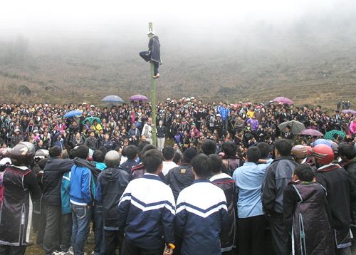 Vui hội xuân Sải Sán dưới chân núi Hoàng Liên - Lào Cai 