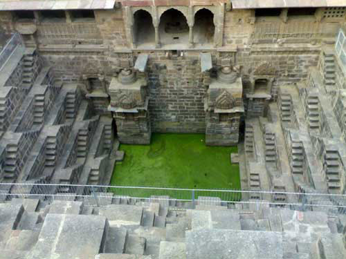 Chand Baori - Giếng nước kỳ lạ nhất thế giới 