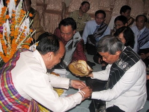 “Buộc chỉ cổ tay”- Một phong tục văn hóa độc đáo của Lào 