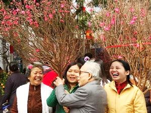 Chợ hoa Tết: Sắc thái văn hóa của thủ đô Hà Nội 