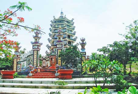 Viếng chùa Cổ Thạch ở Bình Thuận