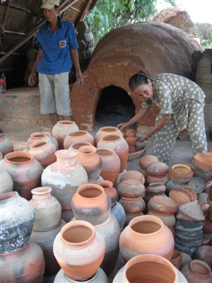 Làng cổ Phước Tích (Huế) phục dựng lò gốm