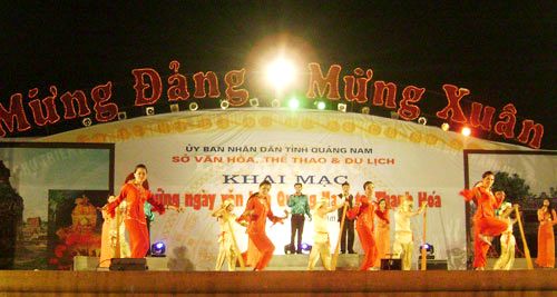 Khai mạc 