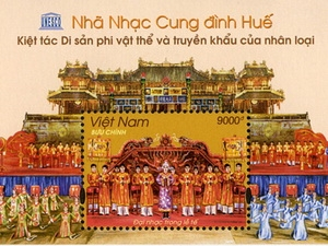 Tôn vinh di sản văn hóa ở sân khấu chìm dưới nước tại Festival Huế 2010