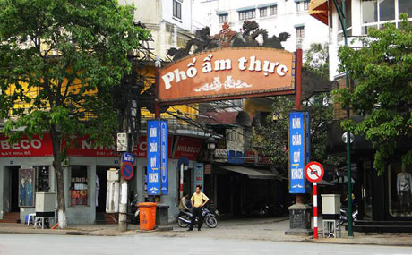 Đến Hà Nội khám phá phố ẩm thực Tống Duy Tân  