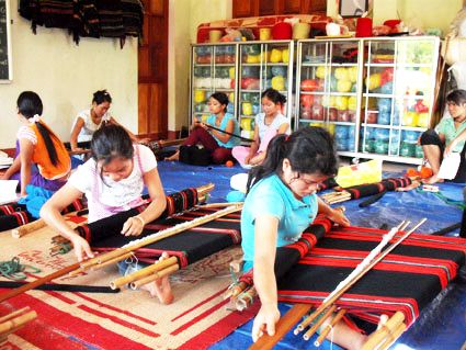 Bá Thước (Thanh Hóa): Xây dựng mô hình dệt thổ cẩm truyền thống