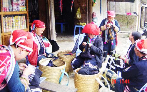 Lào Cai: Bảo tồn và phát triển du lịch làng nghề 