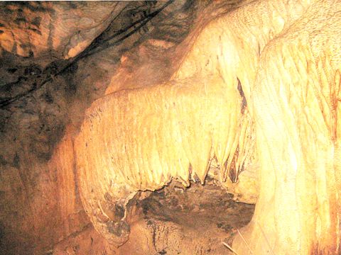 Kỳ bí hang động Đăng ở Thanh Hóa
