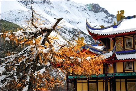 Thắng cảnh Hoàng Long (Trung Quốc): Khe núi ẩn mình