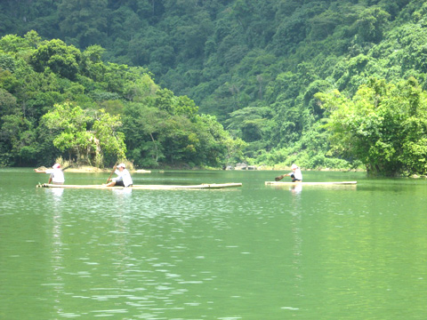 Hồ Duồng Cốc: “Vịnh Hạ Long’ thu nhỏ ở xứ Thanh