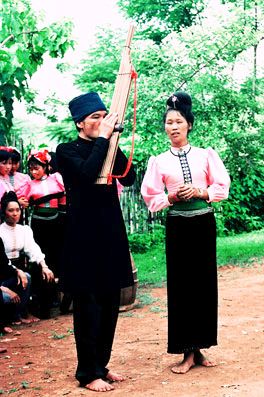 Phong tục thổi pí và hát giao duyên của dân tộc Thái, Sơn La