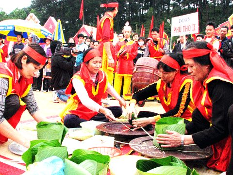 Phú Thọ: Khai mạc hội thi gói, nấu bánh chưng và giã bánh dầy