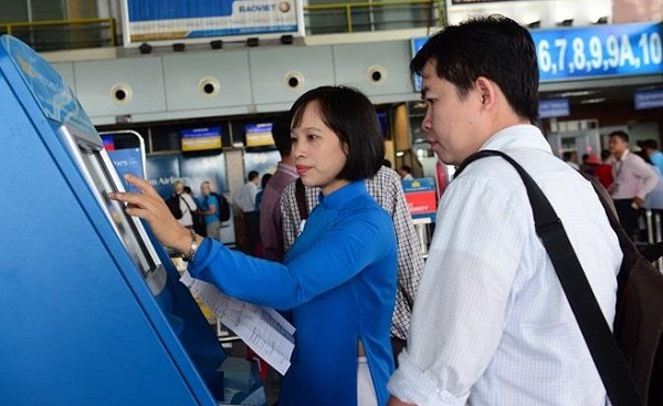 Vietnam Airlines triển khai dịch vụ kiosk check-in tại sân bay đối với các chuyến bay quốc tế