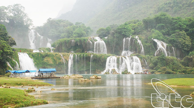 Thác Bản Giốc, động Ngườm Ngao (Cao Bằng) - quà tặng vô giá của thiên nhiên