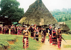 Trang phục lễ hội của người Cà Tu (Quảng Nam)