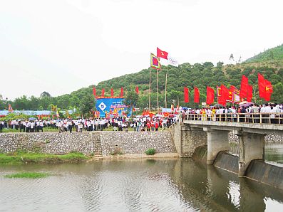 Bắc Giang: Khai hội suối Mỡ năm 2011