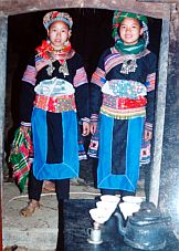 Nét riêng trong bộ nữ phục Mông trắng  (Lào Cai)
