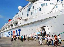 Tàu Hòa Bình tham quan, giao lưu tại Đà Nẵng