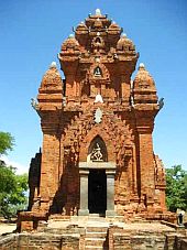 Bí ẩn tháp Poklongarai - Ninh Thuận