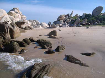 Vẻ đẹp hoang sơ của bãi biển Thuận Quý (Bình Thuận)