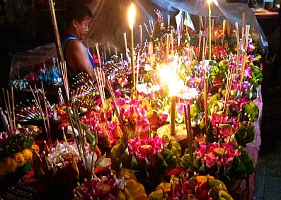 Rực rỡ Loi Krathong ở Chiang Mai (Thái Lan)