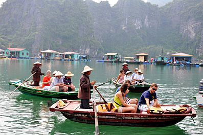 Quảng Ninh đón hơn 2,2 triệu lượt khách quốc tế