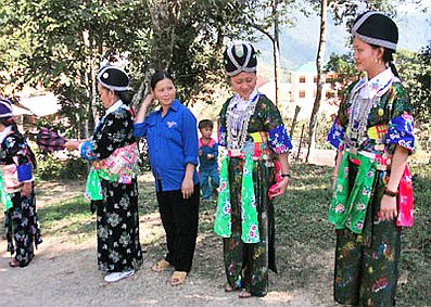 Phong tục Tết của người Mông ở Kỳ Sơn (Nghệ An)