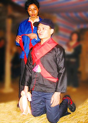 Lễ trao tơ hồng của người Phù Lá ở Bắc Hà, Lào Cai