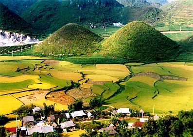 Quản Bạ (Hà Giang) đón trên 8.000 lượt du khách trong và ngoài nước