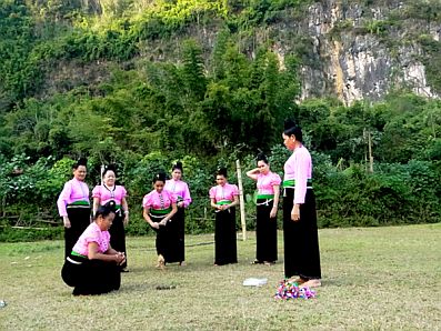 Tó mák lẹ - trò chơi ngày xuân