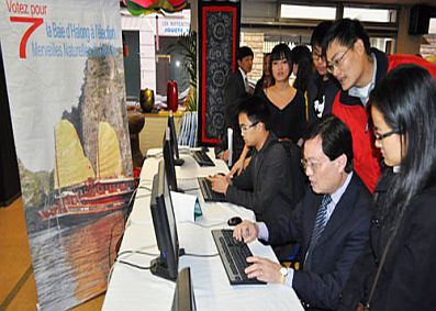 Người Việt Nam ở Pháp bầu chọn cho Vịnh Hạ Long