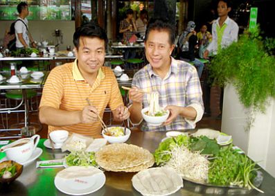 Khám phá Việt Nam cùng Vua đầu bếp Yan Can Cook