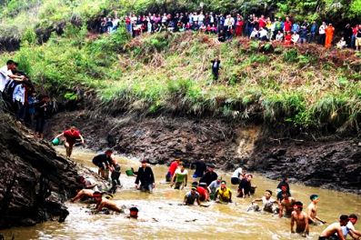 Lễ hội bắt cá của dân tộc Dao ở Quản Bạ (Hà Giang)