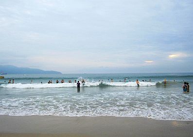 Đón bình minh trên bãi biển Mỹ Khê, Đà Nẵng