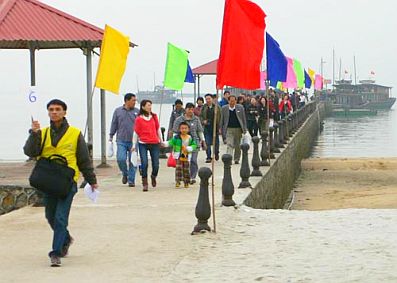 Saigontourist đón 550 du khách tàu biển Columbus