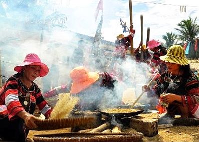 Lễ hội ăn cốm mới của người Bana ở Bình Định