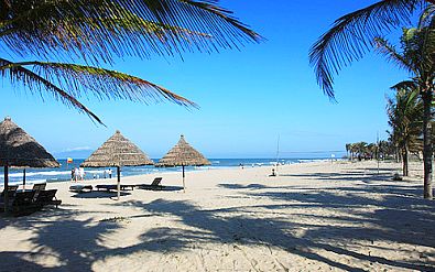 Cửa Đại là một trong những bãi biển đẹp nhất Châu Á