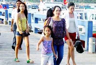Khách du lịch đến Vũng Tàu tăng đột biến