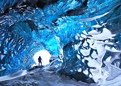 Kỳ ảo vẻ đẹp hang động băng ở Skaftafell, Iceland