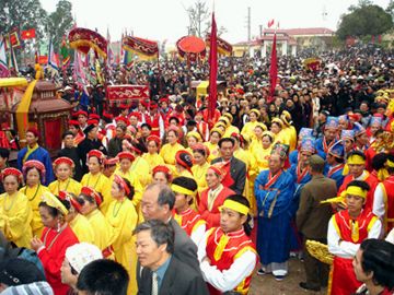 Hàng vạn lượt du khách trẩy Hội Lim
