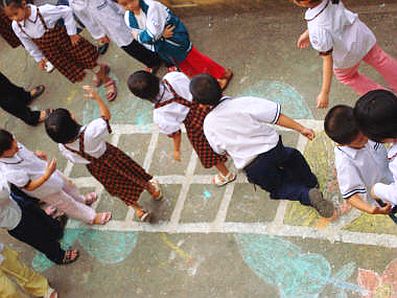 Nhảy lò cò – Trò chơi dân gian của trẻ em Việt Nam